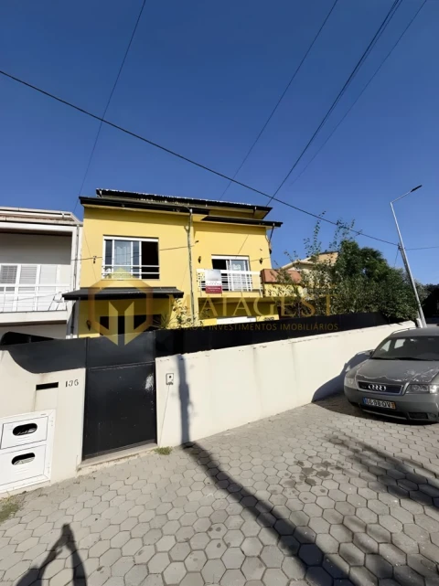 Moradia T5 para Venda em Grijó e Sermonde