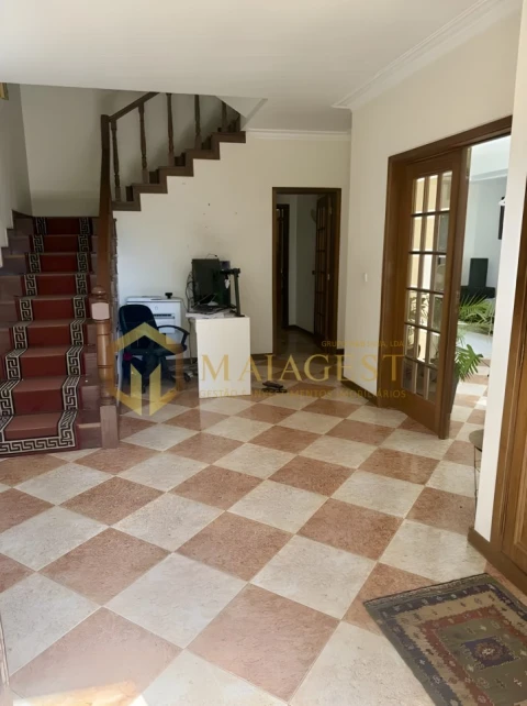 Moradia T5 para Venda em Grijó e Sermonde