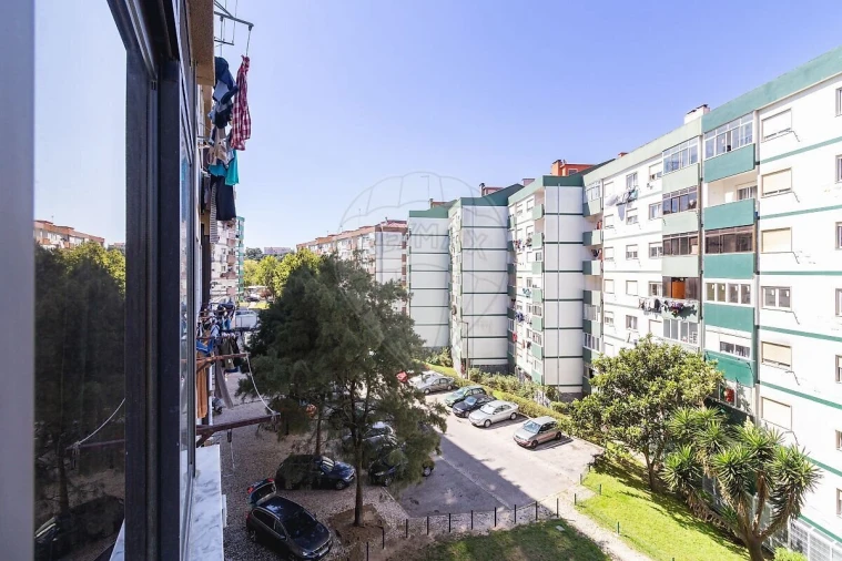 Apartamento T3 para Venda em Agualva e Mira-Sintra Foto 24