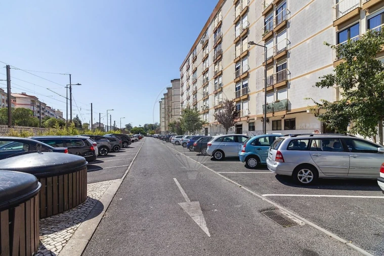 Apartamento T3 para Venda em Agualva e Mira-Sintra Foto 32