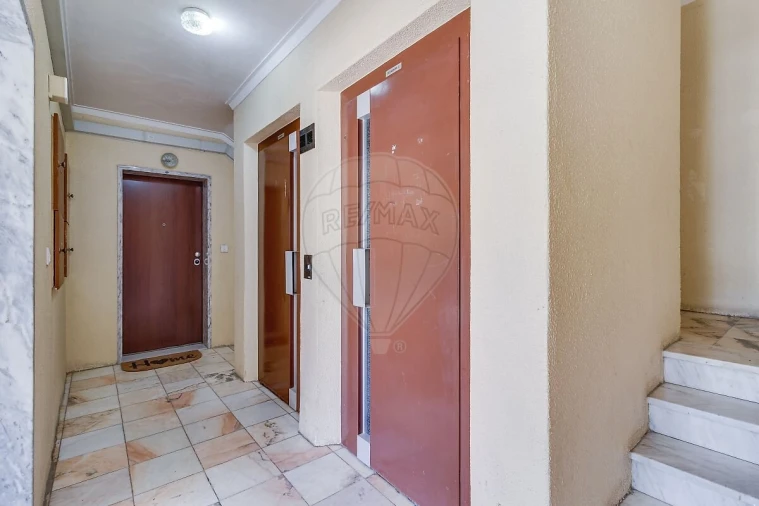 Apartamento T3 para Venda em Agualva e Mira-Sintra Foto 27