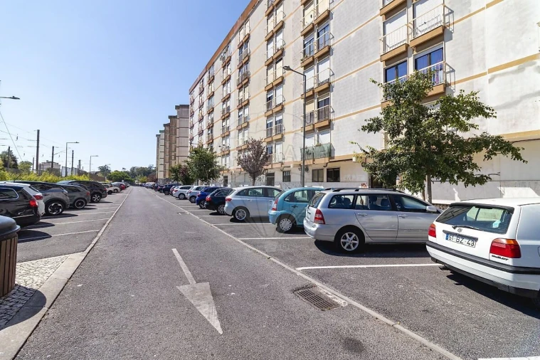 Apartamento T3 para Venda em Agualva e Mira-Sintra Foto 31