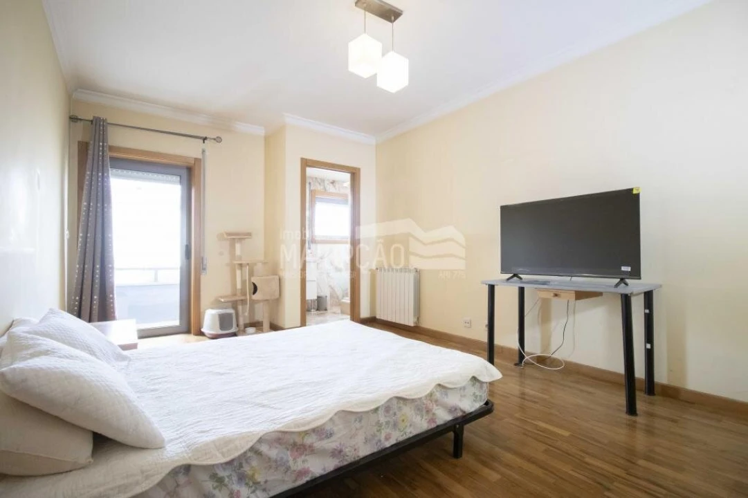 Apartamento T4 para Venda em Sé, Santa Maria e Meixedo Foto 16