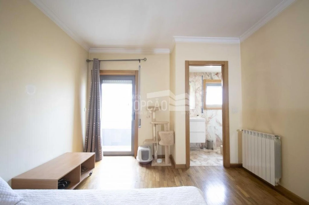 Apartamento T4 para Venda em Sé, Santa Maria e Meixedo Foto 17