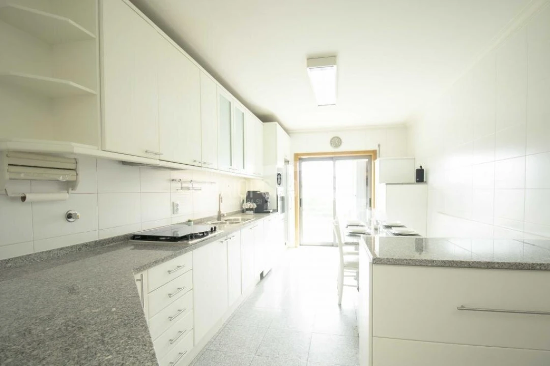 Apartamento T4 para Venda em Sé, Santa Maria e Meixedo Foto 20