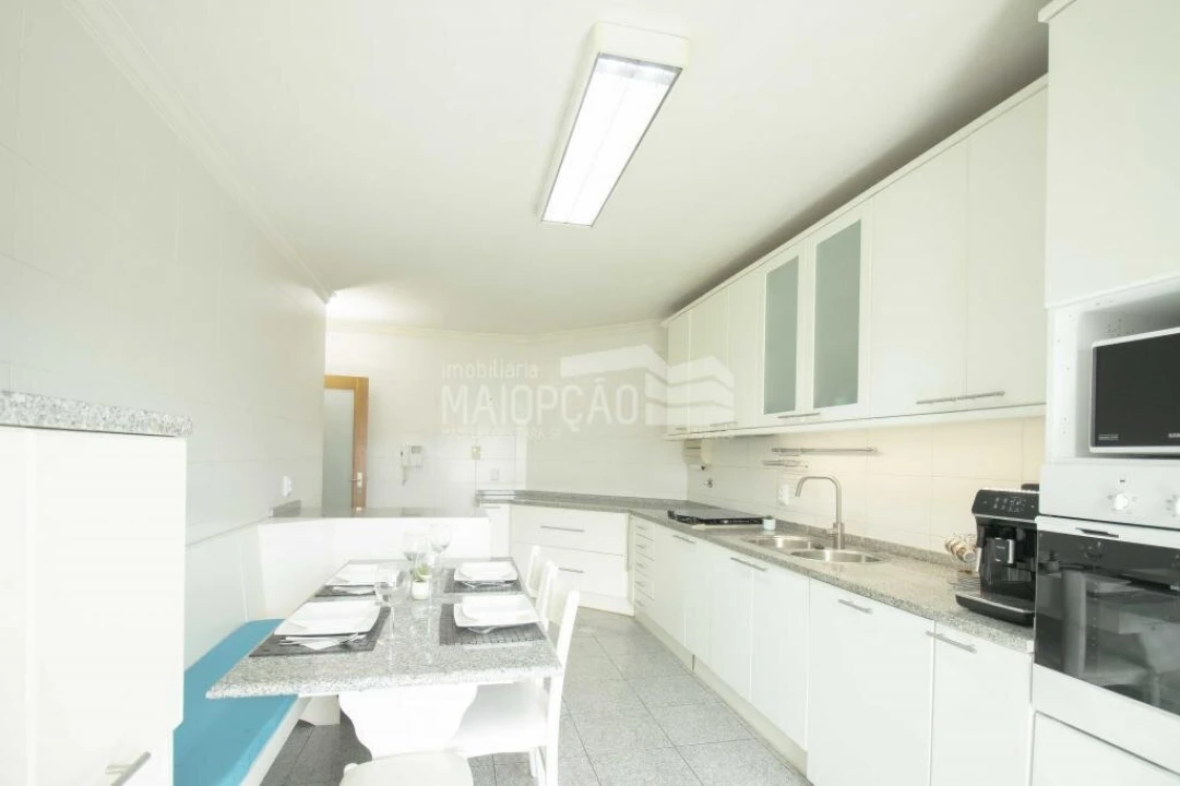 Apartamento T4 para Venda em Sé, Santa Maria e Meixedo Foto 23