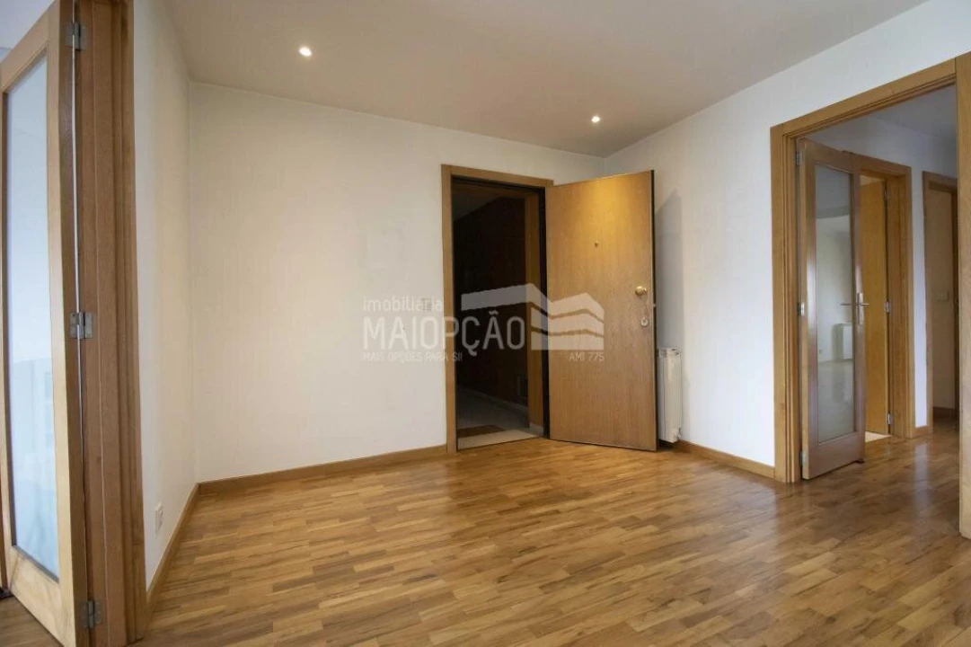 Apartamento T4 para Venda em Sé, Santa Maria e Meixedo Foto 24