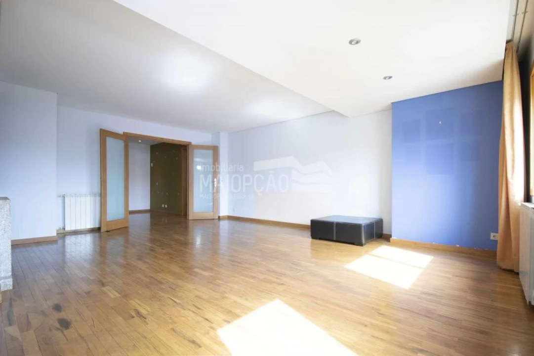 Apartamento T4 para Venda em Sé, Santa Maria e Meixedo Foto 4