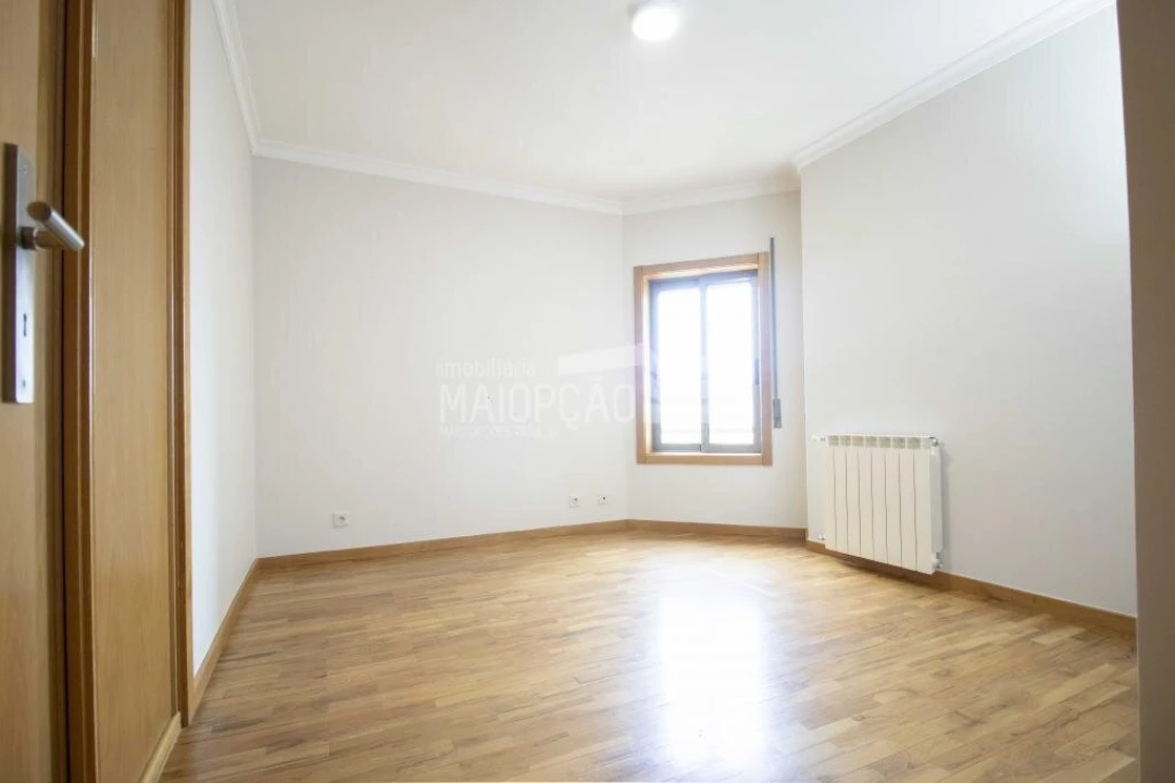 Apartamento T4 para Venda em Sé, Santa Maria e Meixedo Foto 8