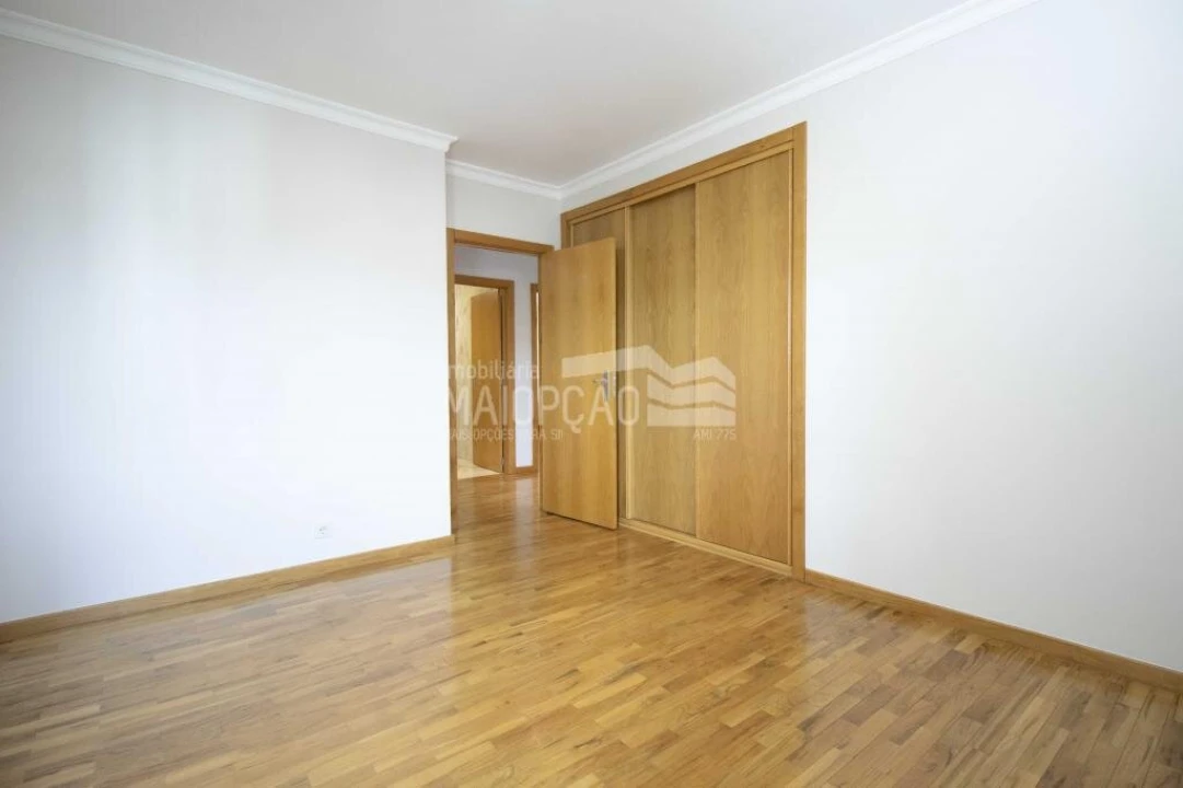 Apartamento T4 para Venda em Sé, Santa Maria e Meixedo Foto 9