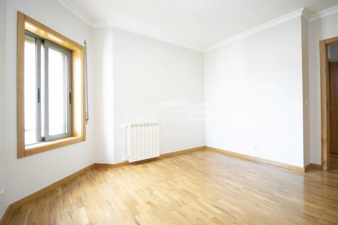 Apartamento T4 para Venda em Sé, Santa Maria e Meixedo Foto 10