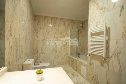 Apartamento T4 para Venda em Sé, Santa Maria e Meixedo