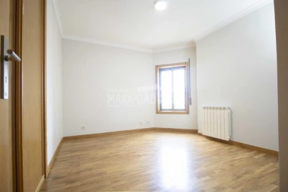 Apartamento T4 para Venda em Sé, Santa Maria e Meixedo