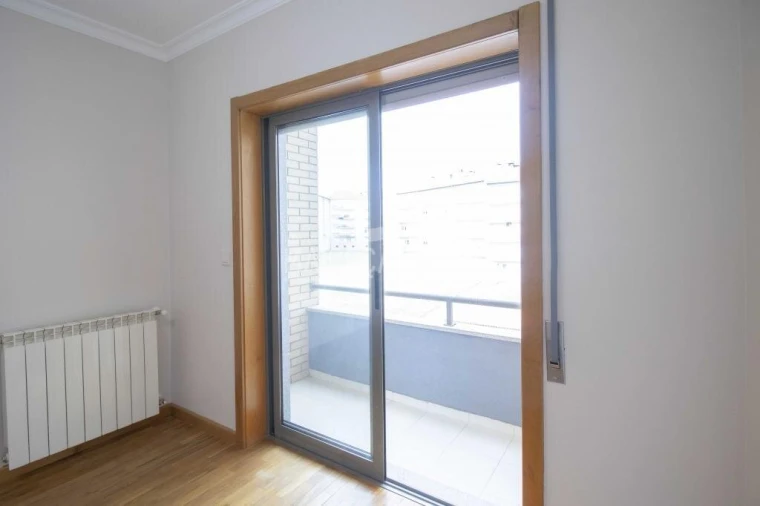 Apartamento T4 para Venda em Sé, Santa Maria e Meixedo Foto 14