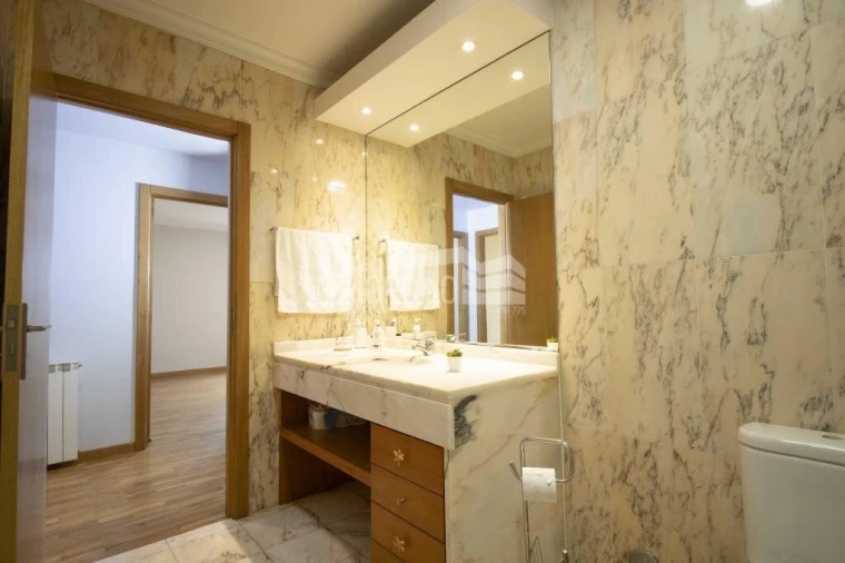 Apartamento T4 para Venda em Sé, Santa Maria e Meixedo Foto 6
