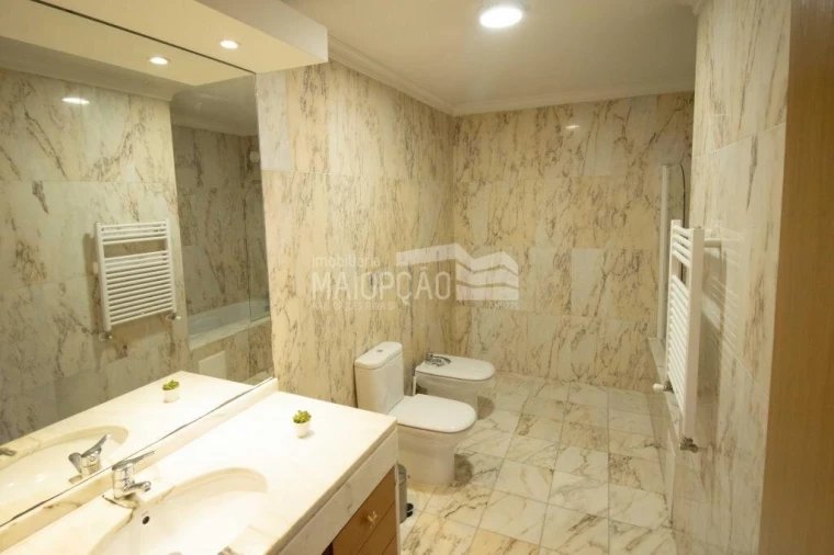 Apartamento T4 para Venda em Sé, Santa Maria e Meixedo Foto 7