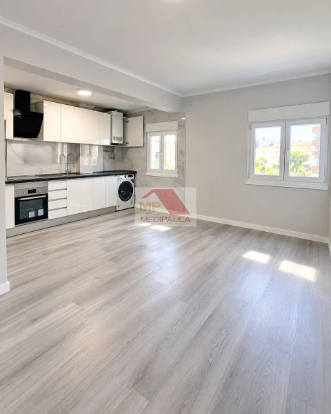 Apartamento T3 para Venda em Laranjeiro e Feijó