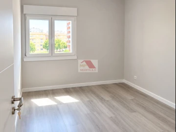 Apartamento T3 para Venda em Laranjeiro e Feijó