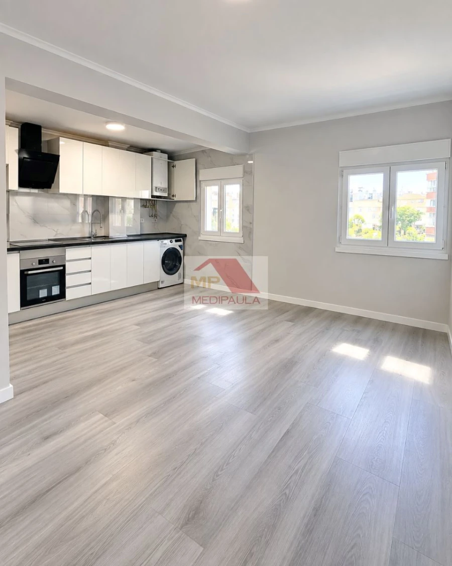 Apartamento T3 para Venda em Laranjeiro e Feijó Foto 2