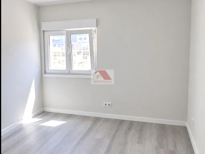 Apartamento T3 para Venda em Laranjeiro e Feijó Foto 4