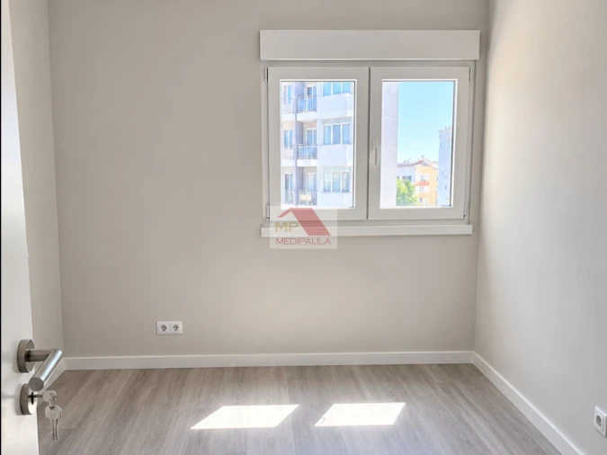 Apartamento T3 para Venda em Laranjeiro e Feijó Foto 8