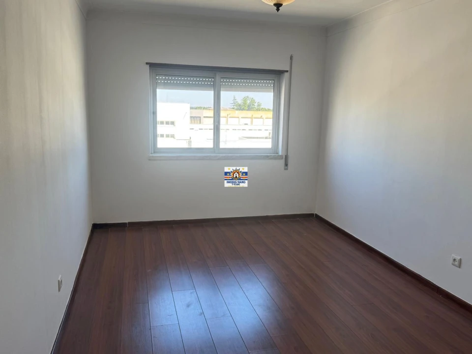Apartamento T2 para Venda em Benavente Foto 4