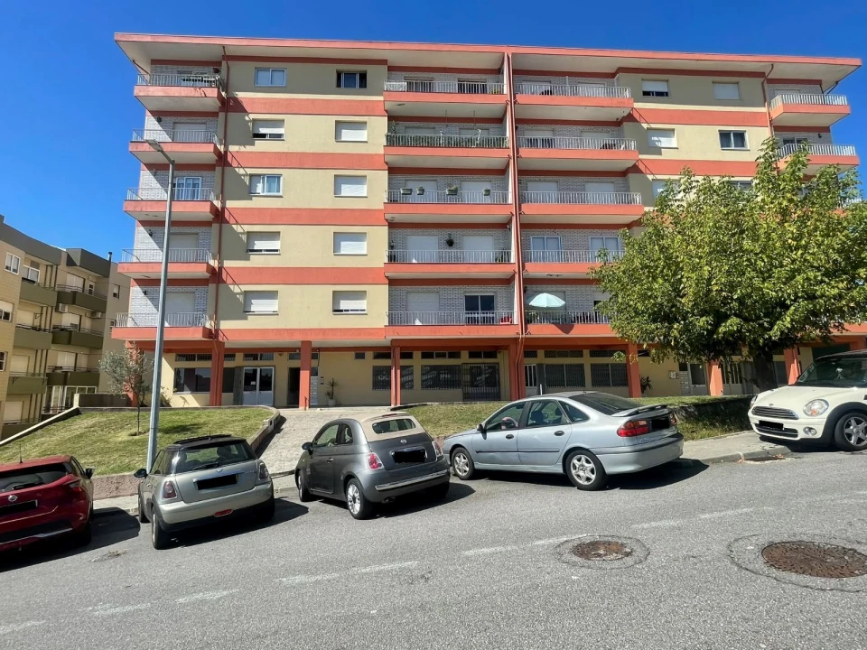 Apartamento T3 para Arrendamento em Santa Maria da Feira, Travanca, Sanfins e Espargo Foto 1