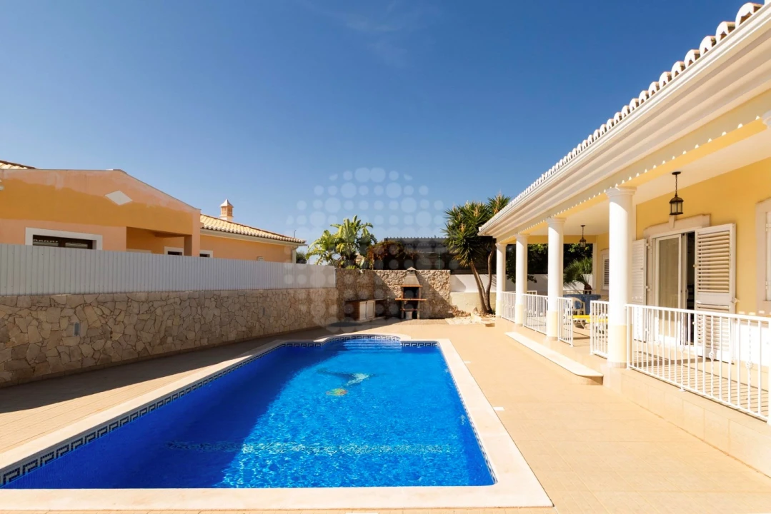 Moradia T4 para Venda em Alvor Foto 2