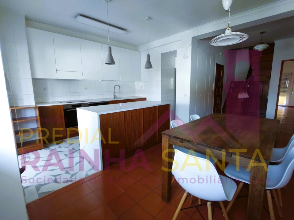 Apartamento T4 para Venda em Santo Antonio dos Olivais Foto 2