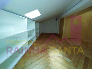 Apartamento T4 para Venda em Santo Antonio dos Olivais