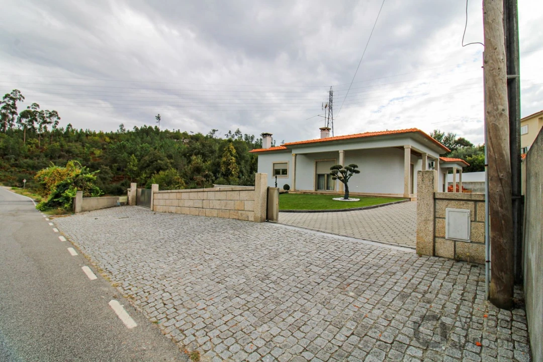 Moradia T3 para Venda em Bodiosa Foto 48