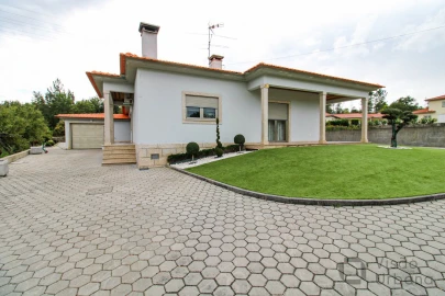Moradia T3 para Venda em Bodiosa