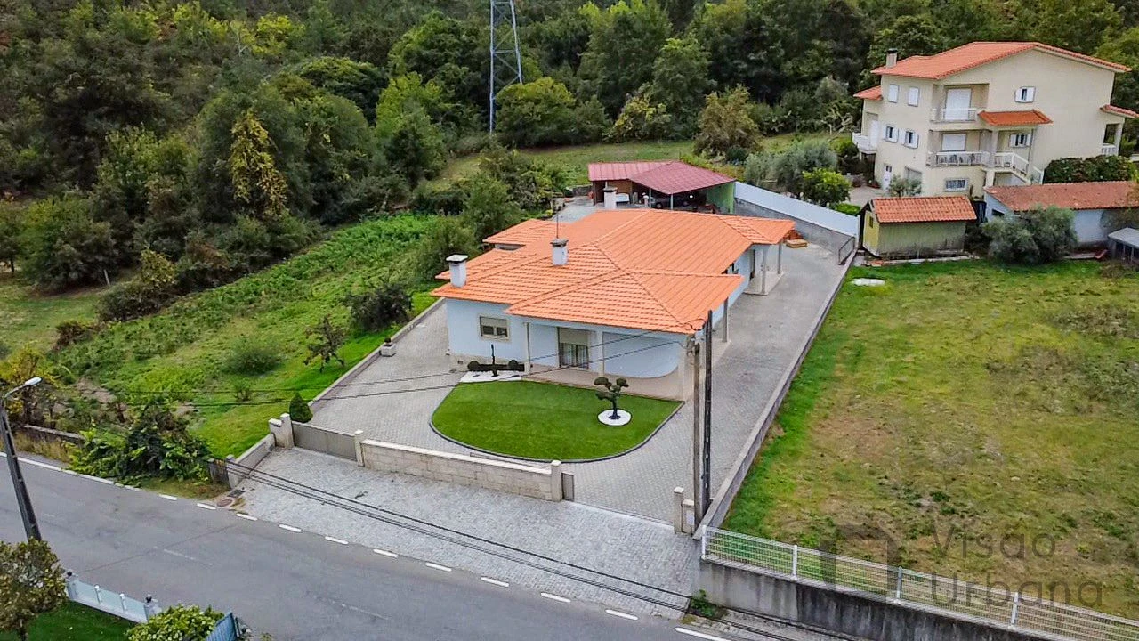 Moradia T3 para Venda em Bodiosa Foto 1