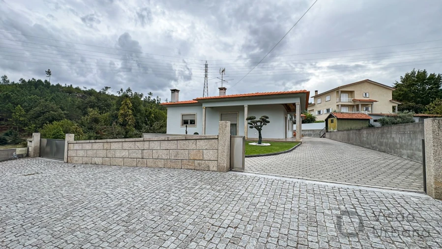 Moradia T3 para Venda em Bodiosa Foto 5