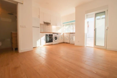 Apartamento T1 para Venda em Baixa da Banheira e Vale da Amoreira