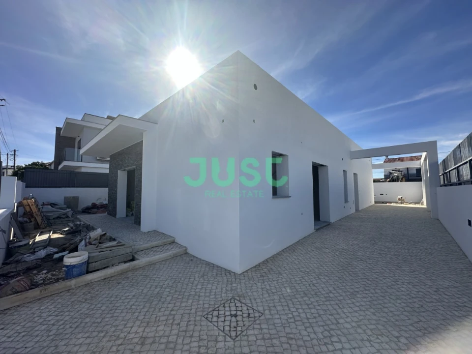 Moradia T3 para Venda em Fernao Ferro Foto 1