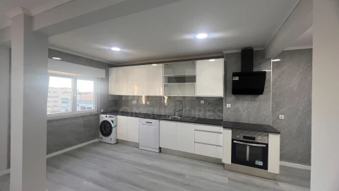 Apartamento T2 para Venda em Setubal (São Sebastião)