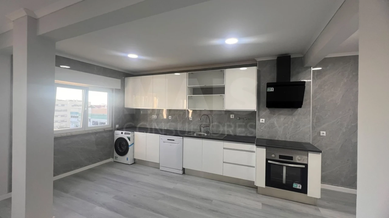 Apartamento T2 para Venda em Setubal (São Sebastião) Foto 1