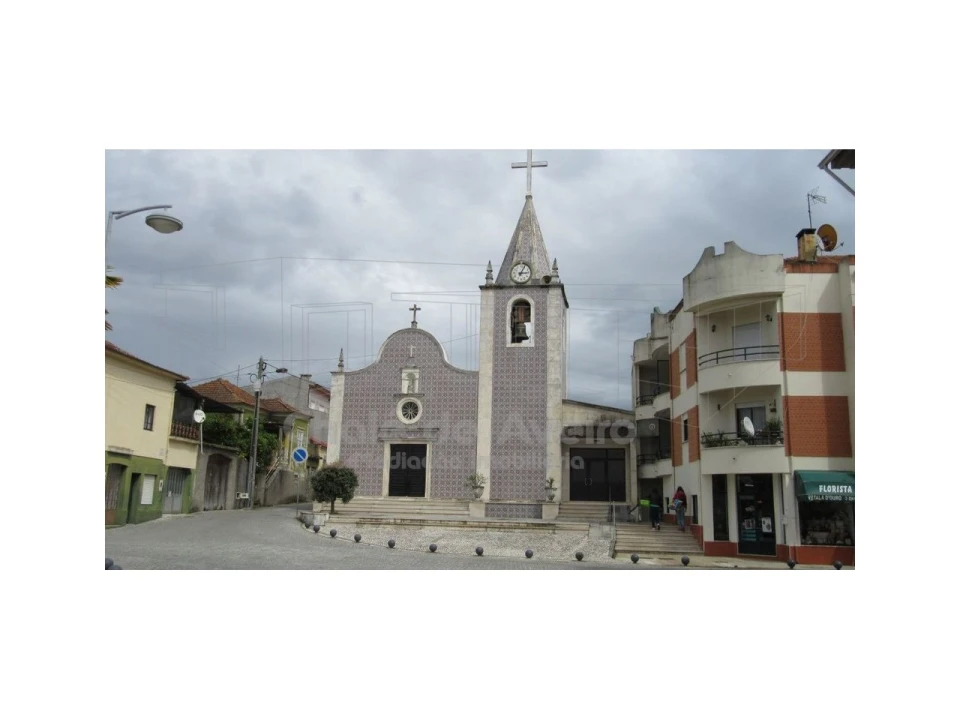 Moradia T4 para Venda em Barrô e Aguada de Baixo Foto 9