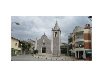Moradia T4 para Venda em Barrô e Aguada de Baixo