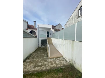 Moradia T3 para Venda em Pinheiro da Bemposta, Travanca e Palmaz
