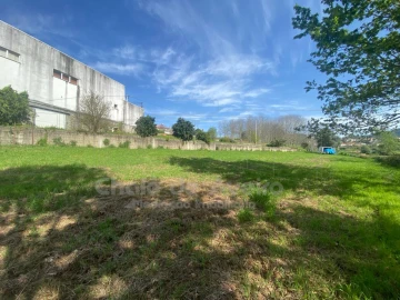 Armazém para Venda em Belazaima do Chão, Castanheira do Vouga e Agadão