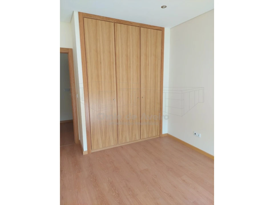 Moradia T4 para Venda em Cacia Foto 10