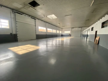 Armazém para Arrendamento em Esgueira
