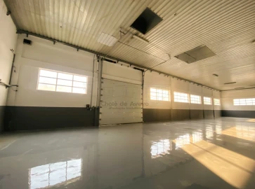 Armazém para Arrendamento em Esgueira