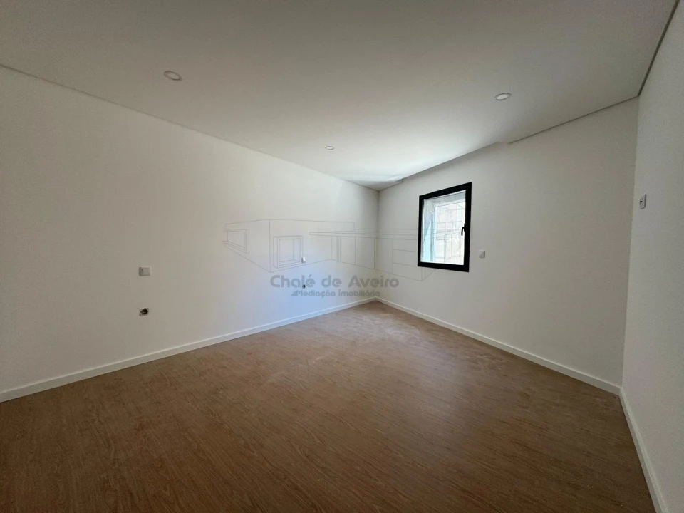 Apartamento T1 para Venda em Esgueira Foto 11