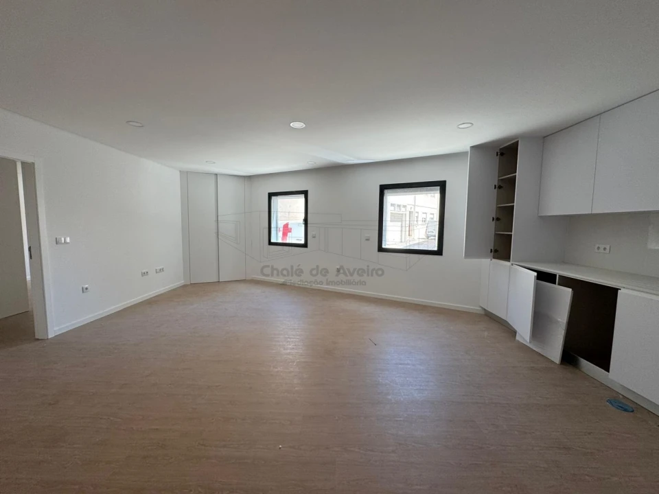 Apartamento T1 para Venda em Esgueira Foto 2