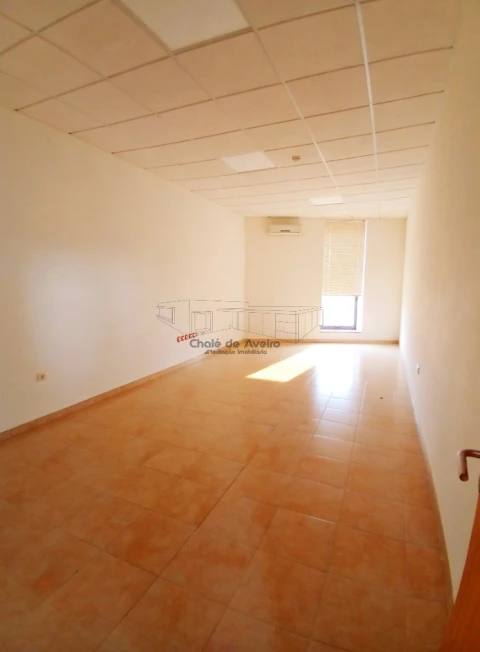 Armazém para Venda em Albergaria-A-Velha e Valmaior