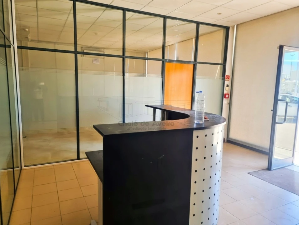 Loja para Arrendamento em Esgueira Foto 3