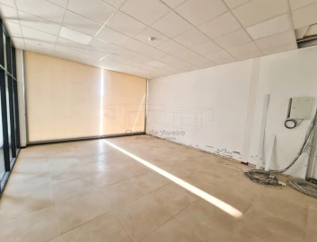 Loja para Arrendamento em Esgueira